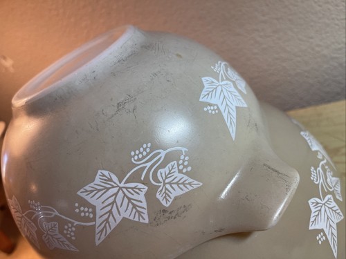 Vintage Set of 2 PYREX Sandalwood Ivy Leaves Mixing Cinderella Nesting Bowls 444 - Picture 5 of 12