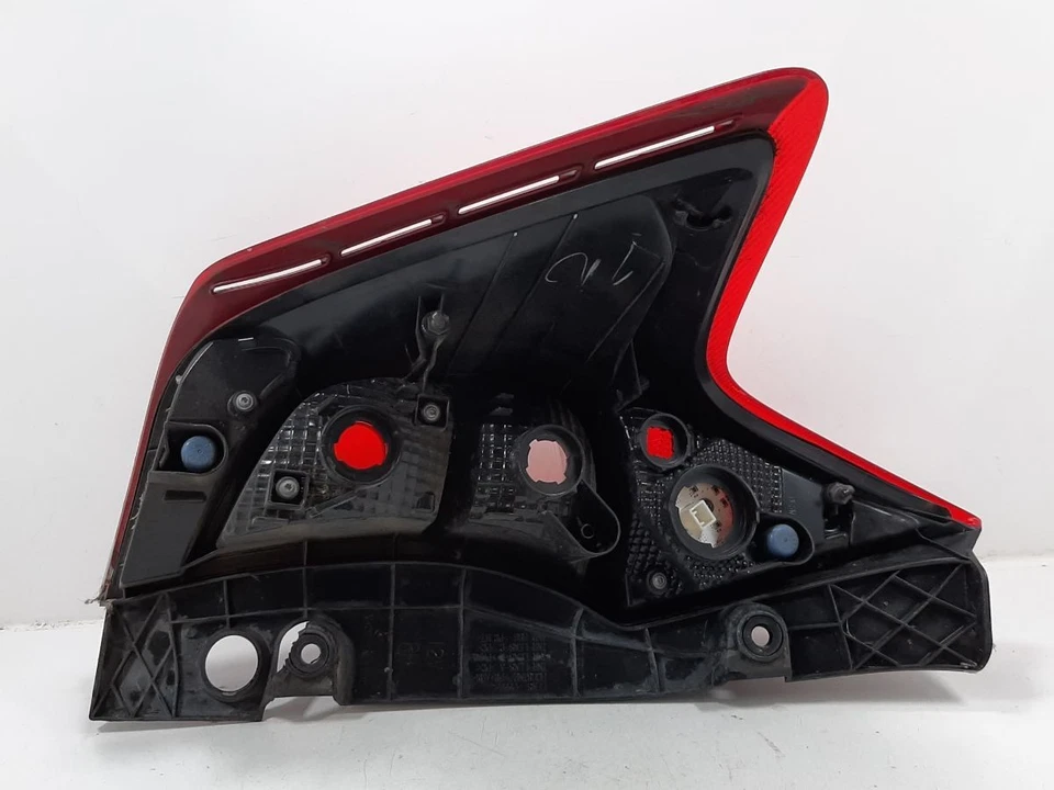 Luz trasera derecha Nissan Note Tekna 2016 265503VV0A - Imagen 2 de 4