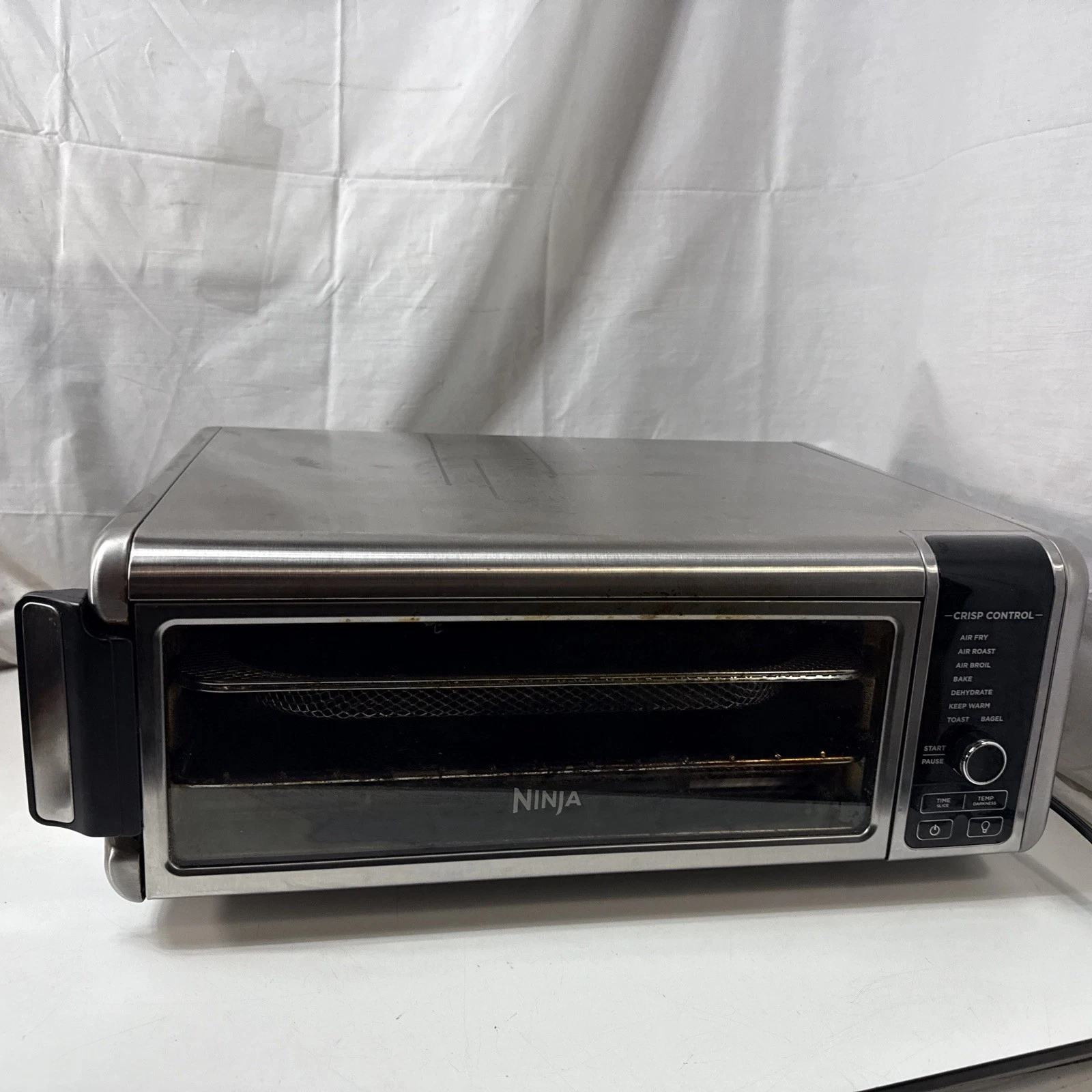 Ninja Foodi Digital Air Fry Oven SP101 - 13" x 13" XL 8-in-1 Flip Used Dirty
Opens in a new window o