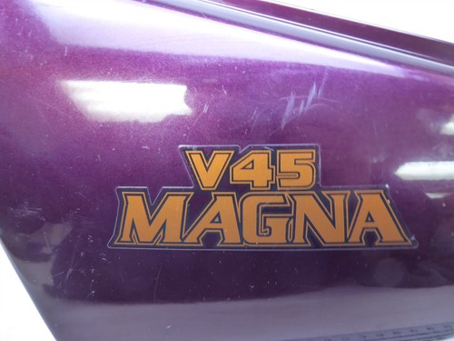1982 Honda VF750C V45 Magna H311-2) red left side cover panel - 第 2/12 張圖片