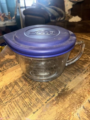ANCHOR HOCKING 8 CUPS 2 QUART CLEAR GLASS MEASURING CUP W/PLASTIC LID USA VINTAG