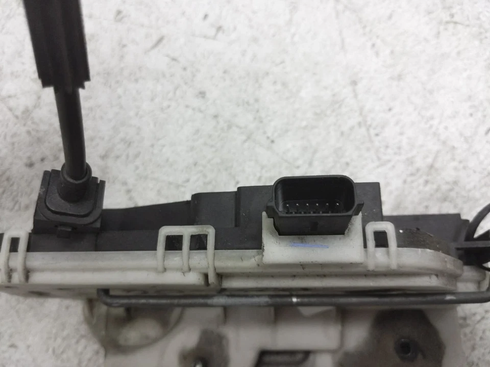 Actuador de cierre de cerradura de puerta delantera izquierda Ford Mustang 2010-2014 Ar3z-63221A00-B Foto 3 de 4