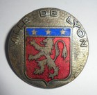 INSIGNIA BROCHE ESMALTADO REGIÓN CIUDAD de LYON ESCUSON ESCUDO HERÁLDICO ESCUDO DE ARMAS