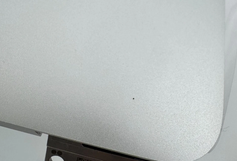 MONTAJE LCD PLATEADO DEFECTUOSO APPLE A2337 MACBOOK AIR M1 *PARA REPUESTOS* Foto 3 de 4