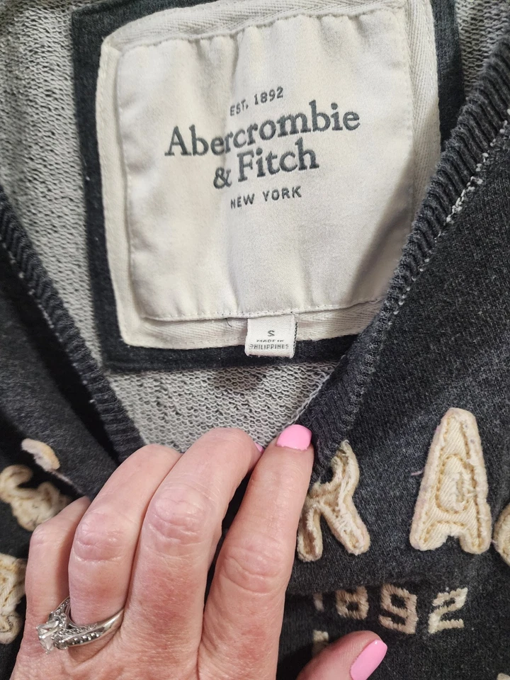 Abercrombie & Fitch Vintage Sweatshirt Small, Gray, Crew Neck - Image 4 of 4