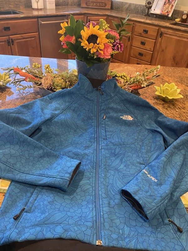 The North Face TNF APEX Women’s Fleece Lined Jacket. Size Medium 