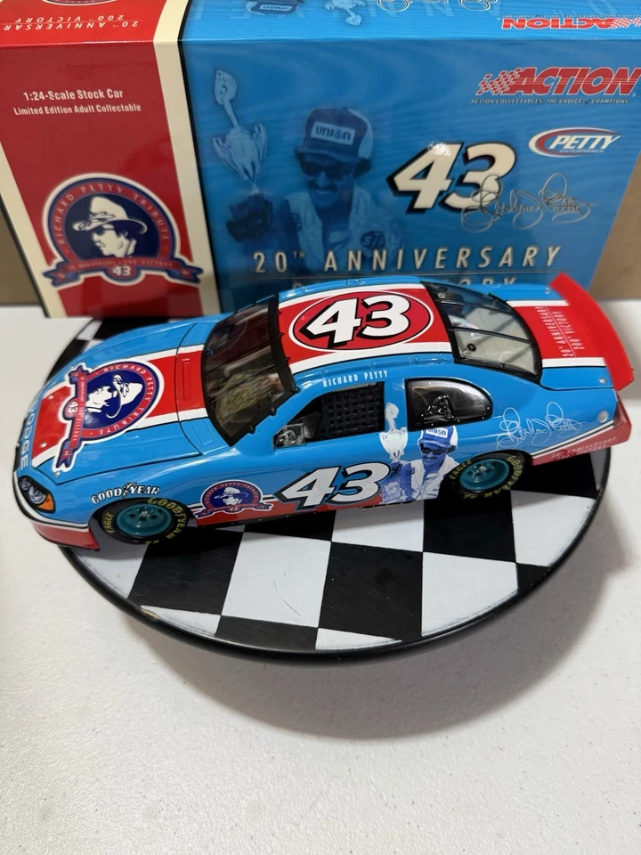 Richard Petty #43 Tributo 200 Aniversario Victoria 2004 1/24 Nascar Diecast Foto 2 de 4