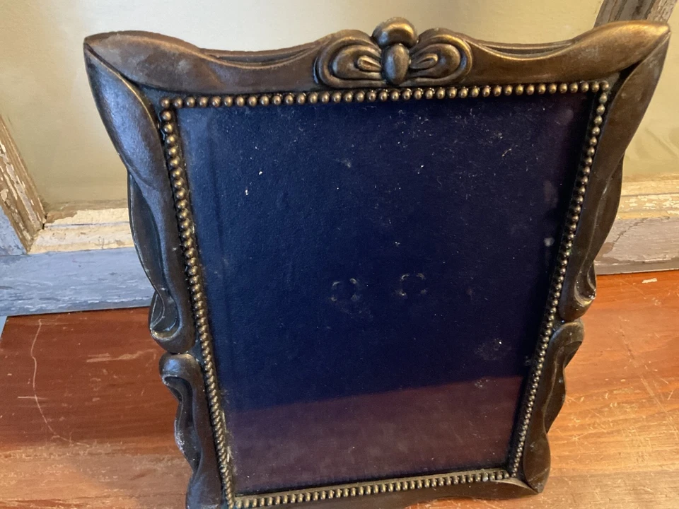 Marco de fotos de latón macizo The Weston Gallery tono dorado se adapta al tamaño de foto 5x7 Foto 2 de 4