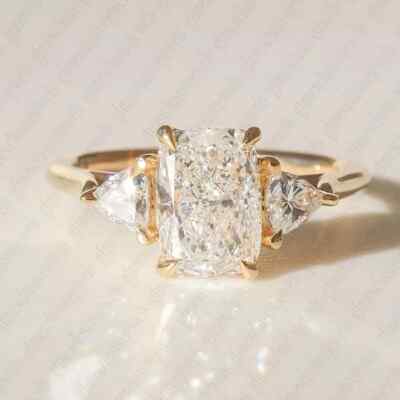 2,60 kt Kissen Moissanit drei Steine Verlobungsring Ehering 9 kt Gelbgold