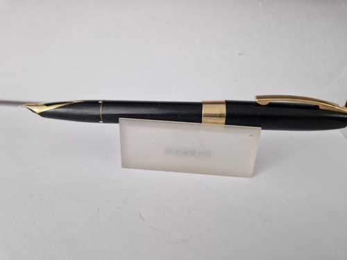 Sheaffer Fountain Pen- Black - Nib 18 k -750 - Medium Nib - Vintage