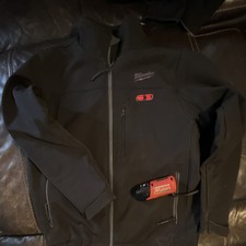 Milwaukee M12 Men's Heated Softshell Jacket Black M Zip Closure Zipped Pockets