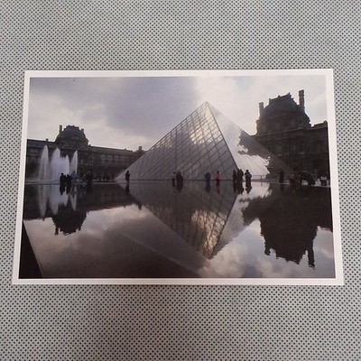 Musèe de Louvre La Pyramide Postcard 1989