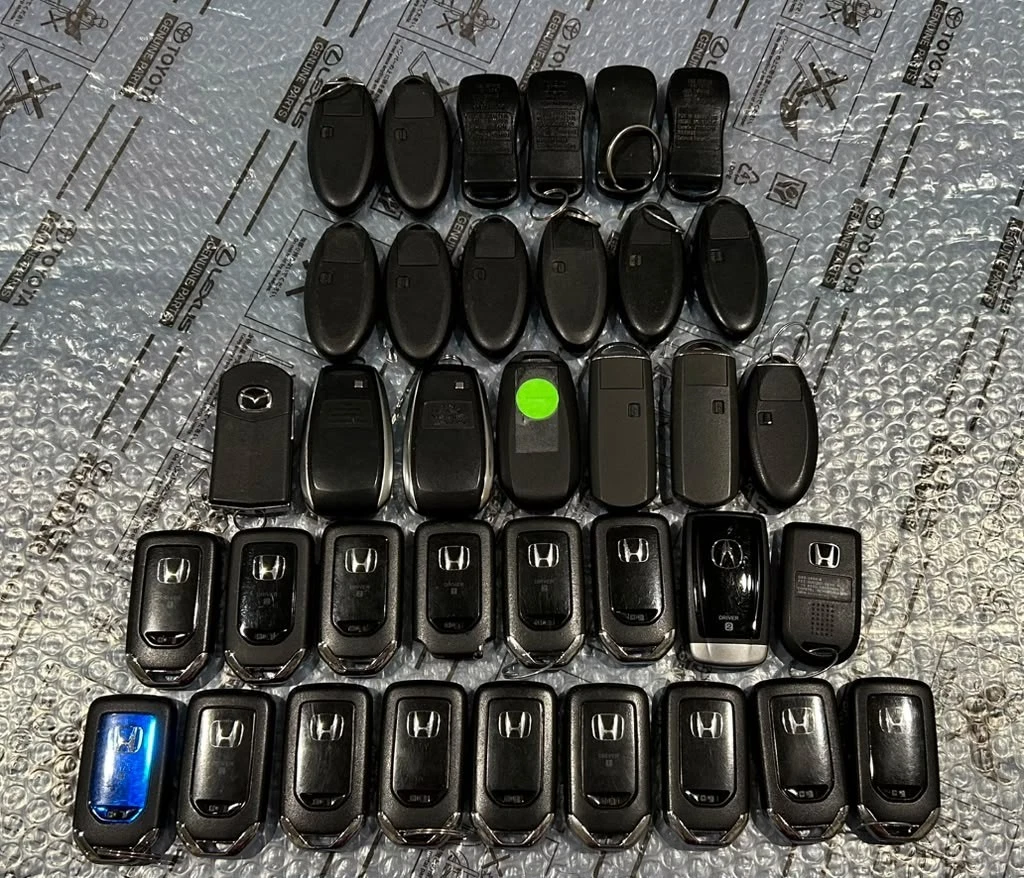 OEM-LOT OF 36 HONDA, NESSAN, , SUBARU, MAZDA, ACURA, INFINITI SMART REMOTES KEYS image 2