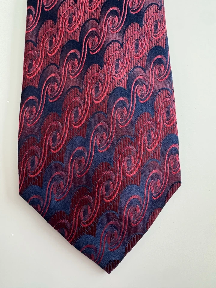 Corbata 100% seda de DAMON NUEVA CON ETIQUETAS $45.00 roja 58" x 3.5" Foto 2 de 3