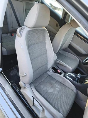 Siege avant droit VOLKSWAGEN GOLF 6 CAXA - Photo 1/4