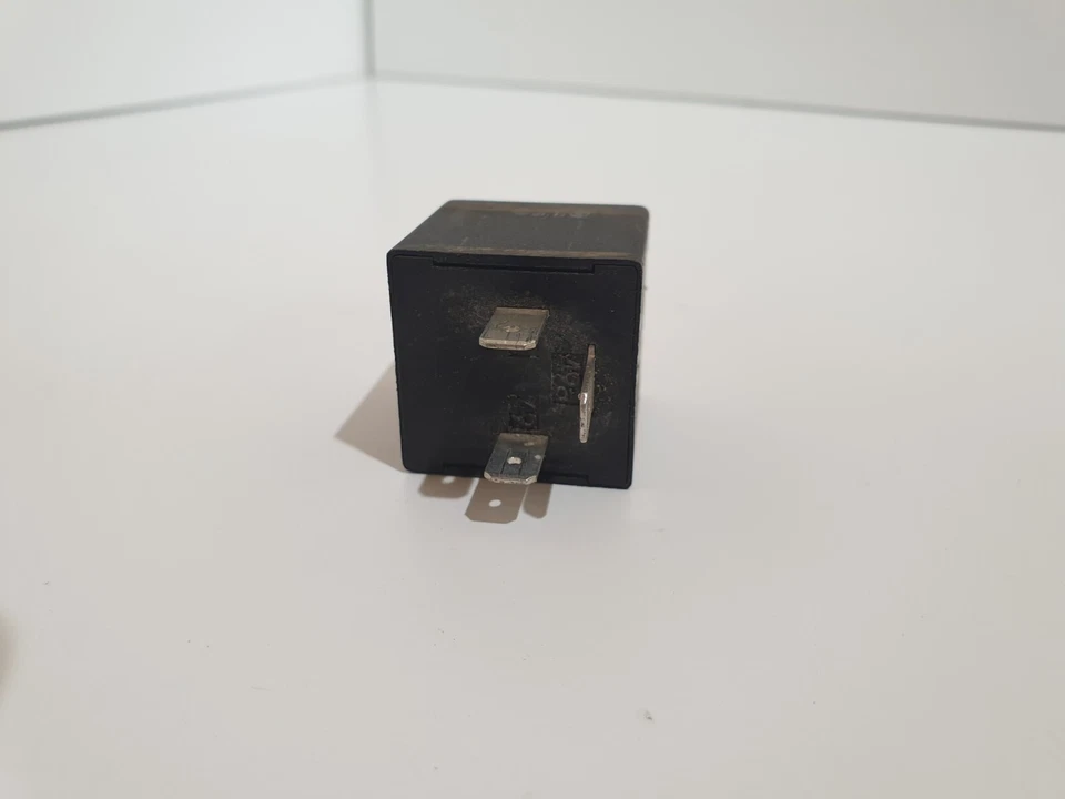 1990 AUDI 80 (LHD) ELECTRIC INDICATOR FLASHER CLICKING RELAY 1119532227D Foto 3 de 4