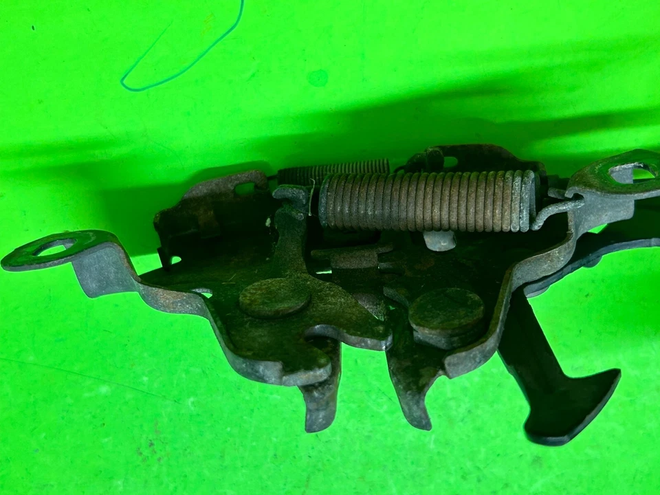 Actuador de cierre de bloqueo Nissan Pathfinder 2003-2004 OEM Foto 4 de 4