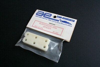 Team Associated Querlenker-Spacer (frühe weiße Version) - AS 8179