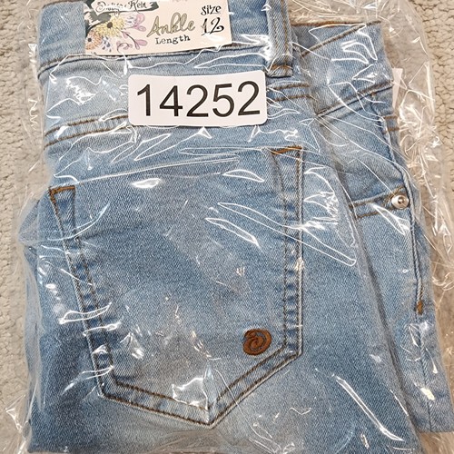 Indigo Rein Denim Shortie cuffed girls Size12 Shorts - Picture 7 of 7