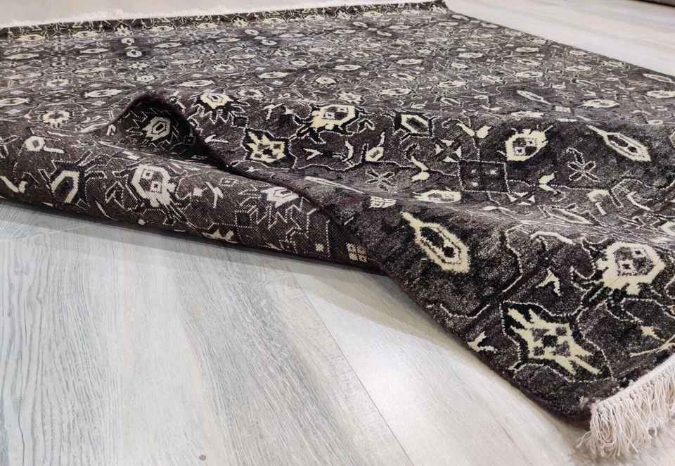 Authentic Vintage 5'5" x 7'8" Hand Knotted Area Rug for Living Room Pure Wool - Image 4 of 4