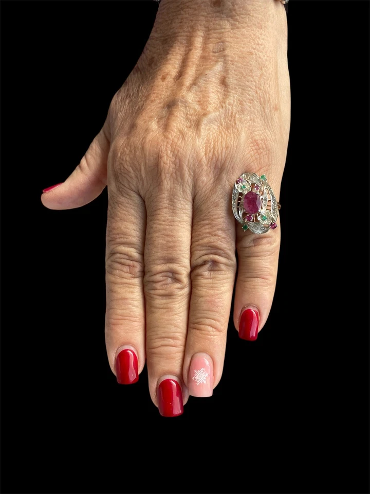 Anello artigianale realizzato in oro e argento con rubini e zaffiri - Immagine 3 di 4