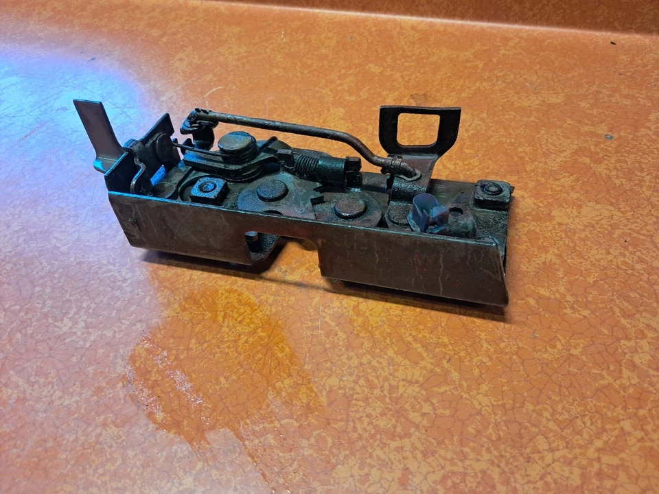 Chevrolet GMC G10 G20 G30 1971-1996 furgoneta LH conductor pestillo puerta delantera Foto 3 de 4