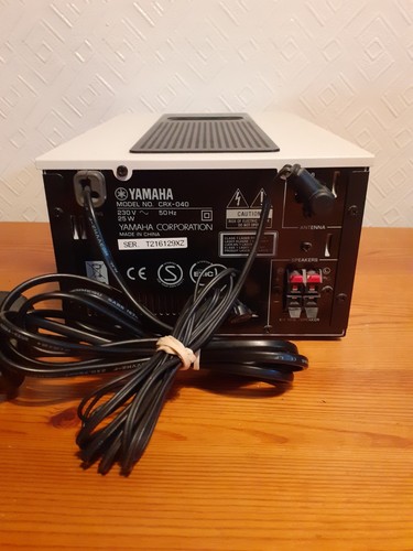 Yamaha CRX-040 CD Receiver With Speakers No Remote - Picture 7 of 14