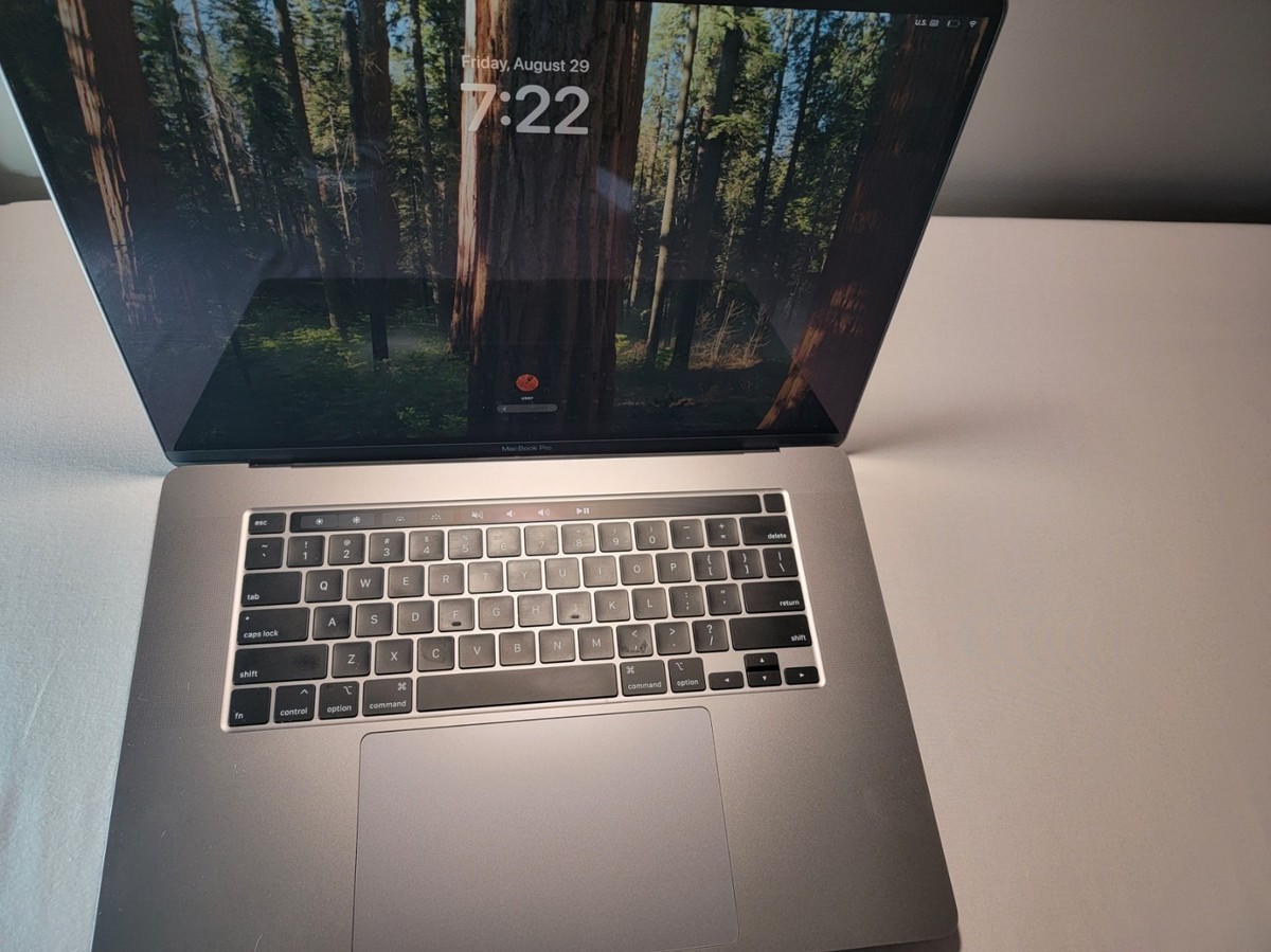 2019 Apple MacBook Pro A2141 16 Inch Core i9 2.3GHz 32GB 1TB