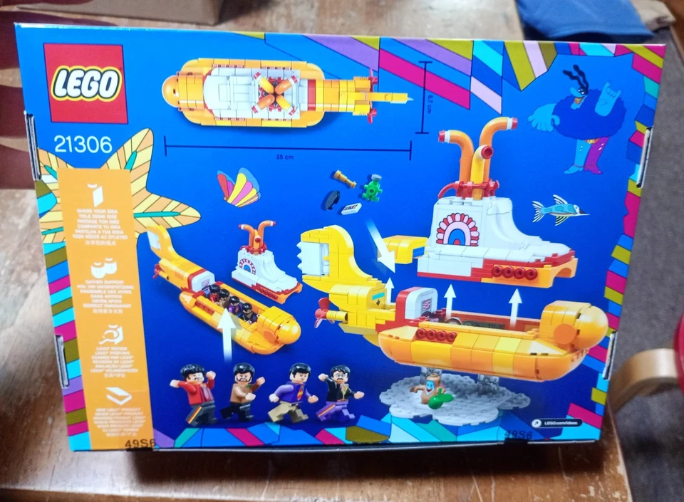 LEGO Ideas: The Beatles Yellow Submarine (21306) - Image 2 of 4