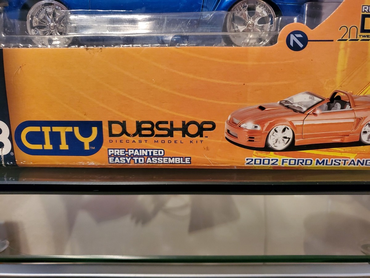 Jada DUB CITY DUB SHOP 2002 Ford Mustang Convertible