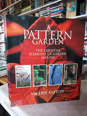 A PATTERN GARDEN The Essential Elements of Garden Making Easton (2007,HCDJ) BL2G