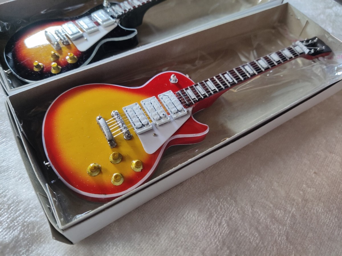 GIBSON CHERRY LES PAUL MINI 1/6 REPLICA KISS ACE CUSTOM MINIATURE