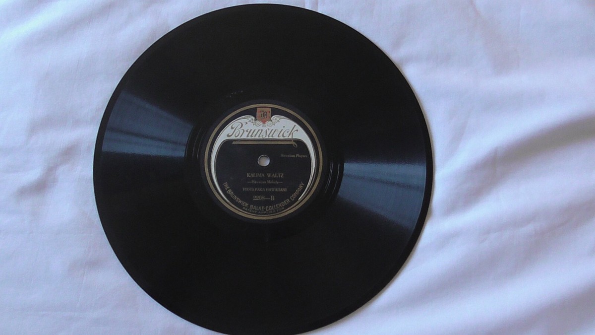 Toot's Paka 78rpm Single 10-inch Brunswick Records #2208 Aloha Oe