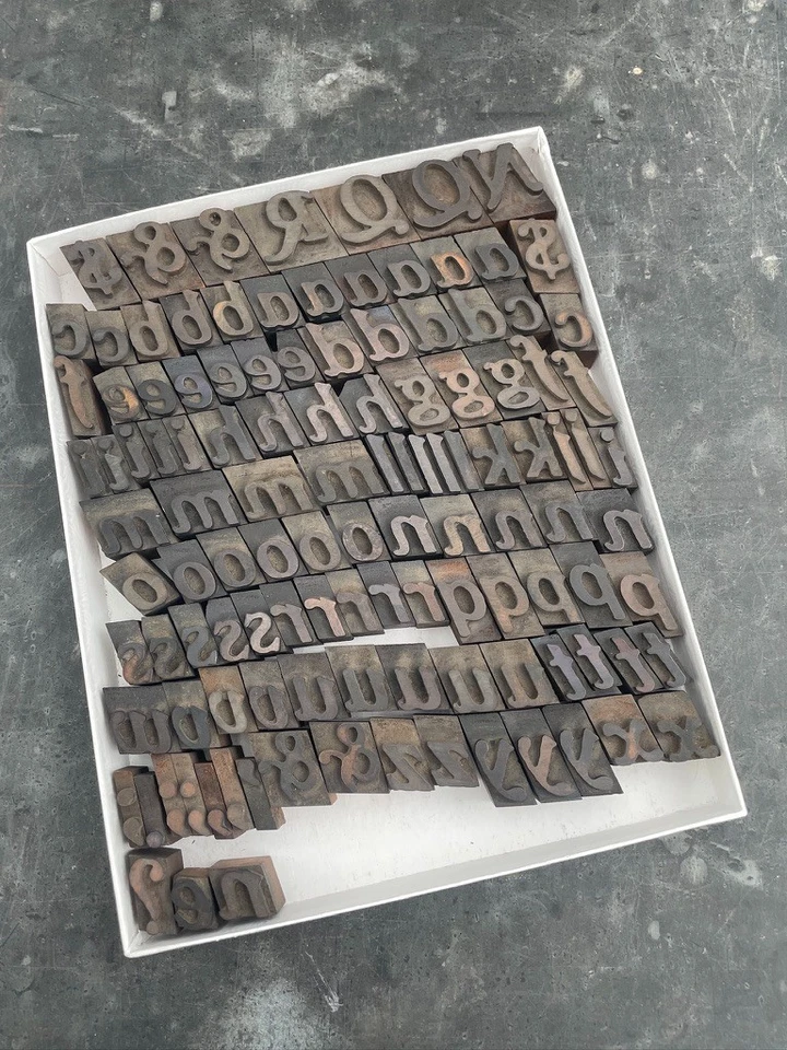 Letra tipográfica tipo madera americana antigua itálica estilo antiguo poste de 6 líneas Foto 2 de 3