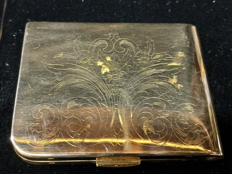Vintage Elgin American Gold Tone Etched Design Powder Compact