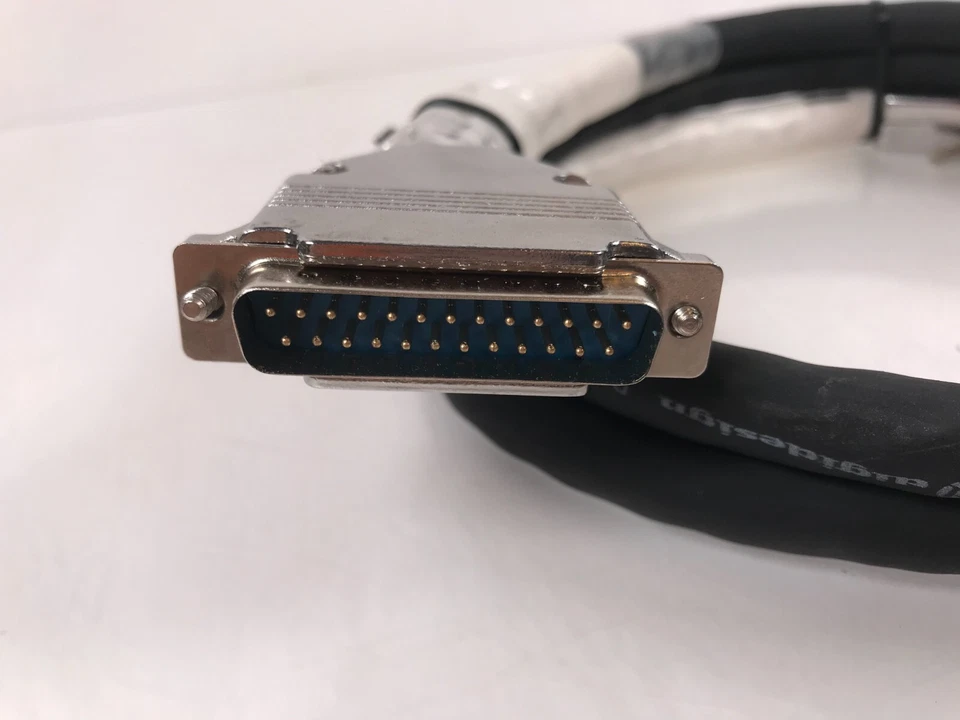 Cable digital Digidesign 25 pines macho-macho 53" - Hecho en EE. UU. Foto 2 de 4