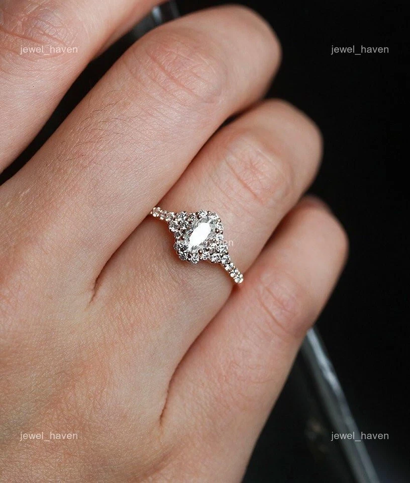 Anillo solitario de moda de mujer de diamantes cultivados en laboratorio corte brillante de oro rosa de 14 quilates Foto 4 de 4