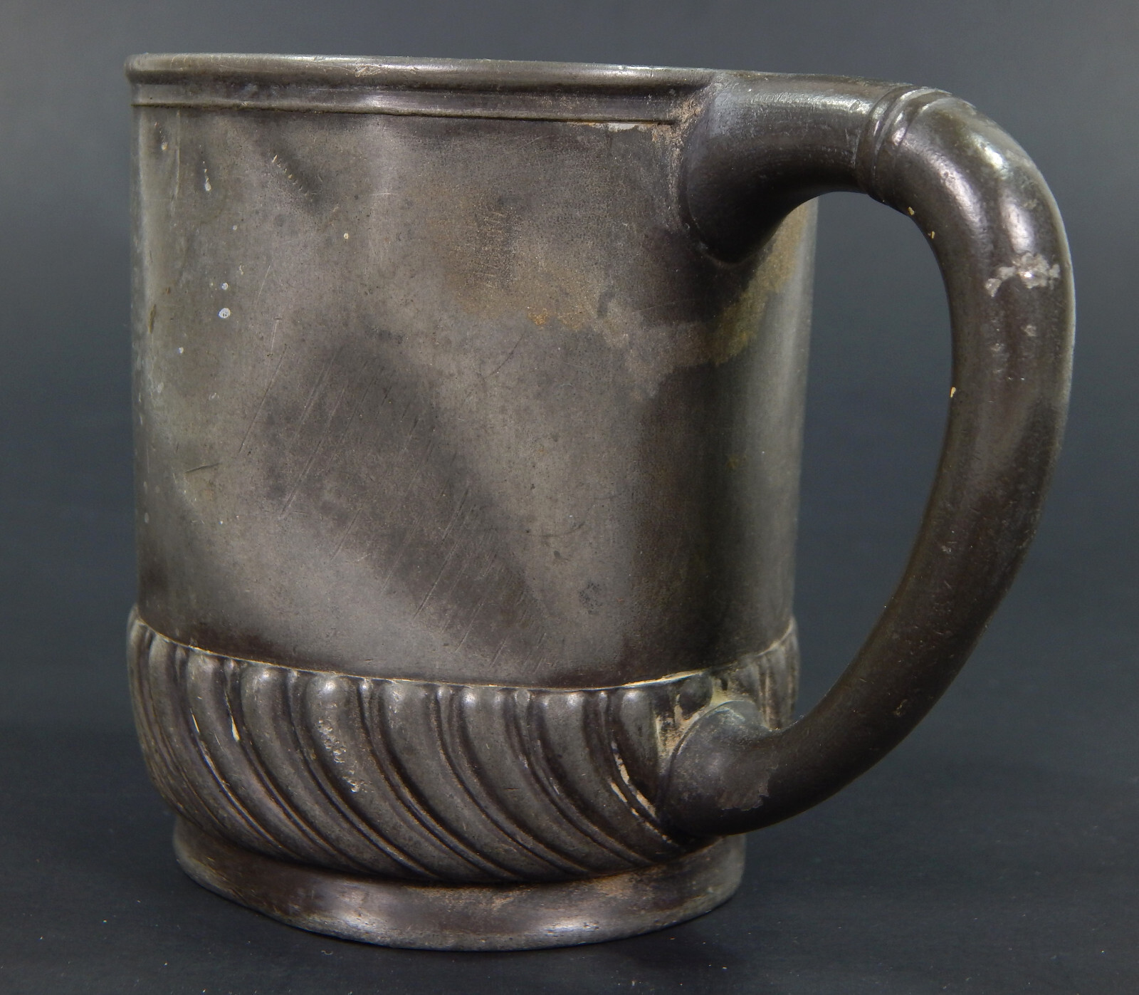 VINTAGE MIDDLETOWN PLATE CO. QUADRUPLE PLATE 164 HARD WHITE METAL GILT CUP MUG