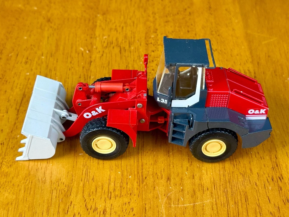 VINTAGE O&K L35 Wheel Loader By SIKU Die-cast 1:50 Scale Model Red/Gray Tractor - Image 2 of 4