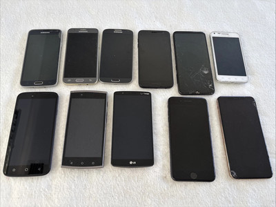 (Lot Of 11)Smart Phones, 2 Apple, 6 Samsung , 1 LG, 1UMX, 1 Cricket