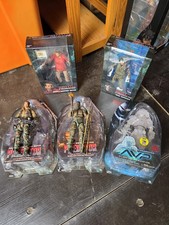 NECA Predator Hawkins + Dutch + Predator Figu...