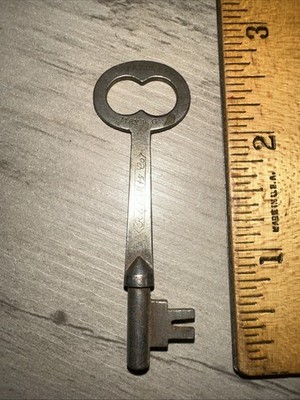 Antique Skeleton Key: R & E Mfg. Co. #6 on Tip. Patent May 4, 1869￼
