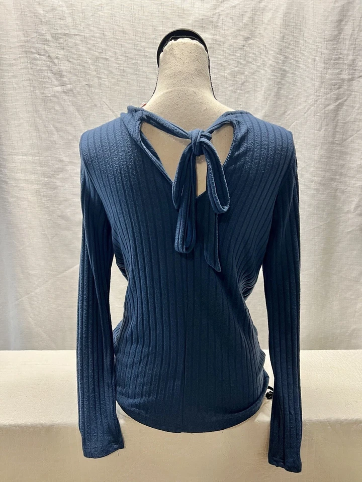 Camisa feminina Juicy Couture azul glitter colarinho joia tamanho pequeno Y2k década de 1990’s - Imagem 4 de 4