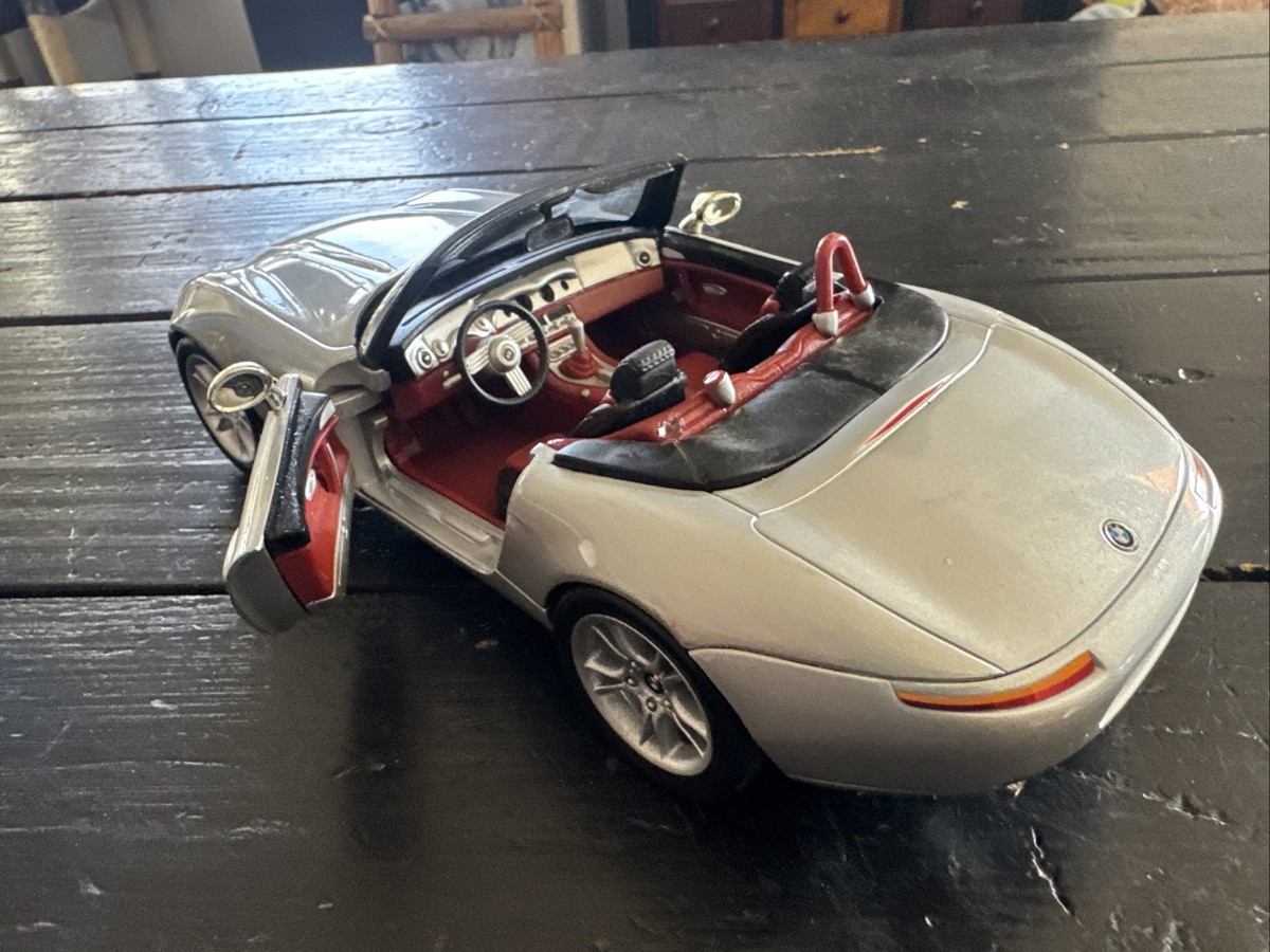 Hot Wheels 1:18 Scale 2000 BMW Z8 Silver Die Cast Model Car | eBay