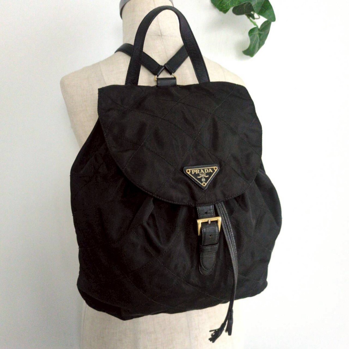 Good Condition PRADA Quilted Nylon Saffiano Leather Vintage Drawstring Backpack thumbnail 10
