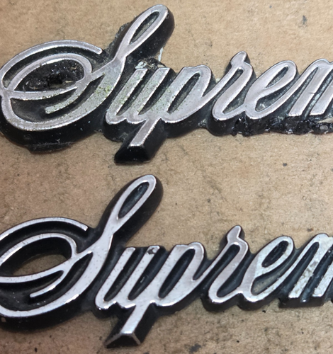 (1) OLDSMOBILE CUTLASS SUPREME CIRCA '85 PLASTIC EMBLEM 5.1" (5473} - Picture 4 of 9