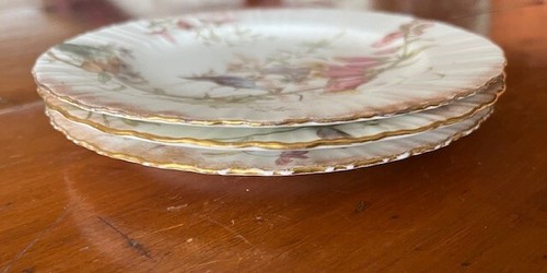Late 19th Century Doulton Burslem Porcelain Detailed Floral s/3 Small Plates - Picture 5 of 9