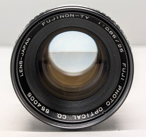Fujinon CF25L 25mm f0.85 C-mount lens mint in original package - Picture 7 of 9