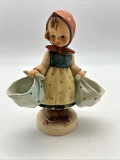 Goebel M.I Hummel figurine #175 "Mothers Darling" TMK5, 5.5" tall, Germany