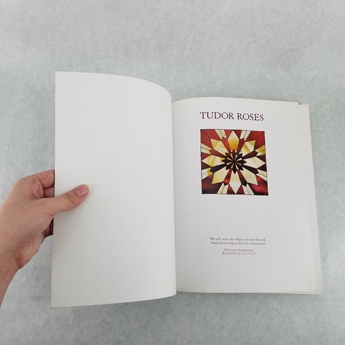 Tudor Roses - 2017 Knitting Softcover w/ Color Illustrations by Alice Starmore - Picture 7 of 11